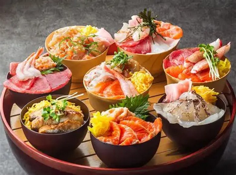 Tô cơm hải sản kaisendon tươi sống