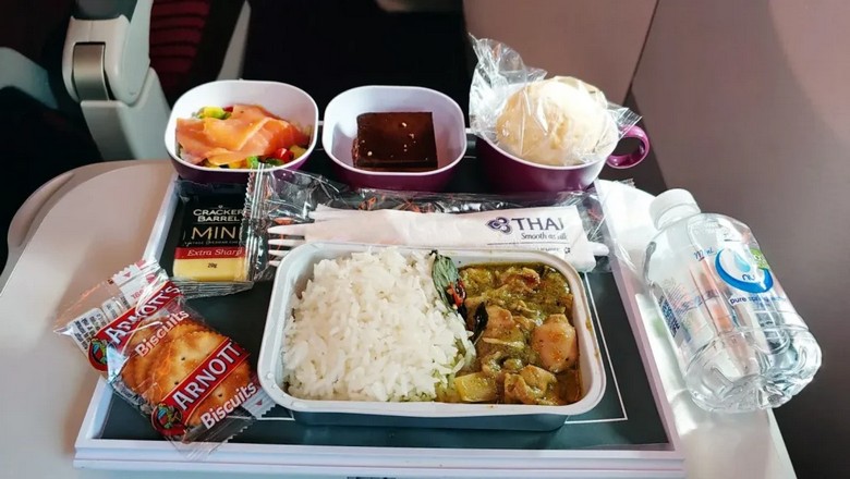 Suất ăn chay được phục vụ trên một chuyến bay quốc tế